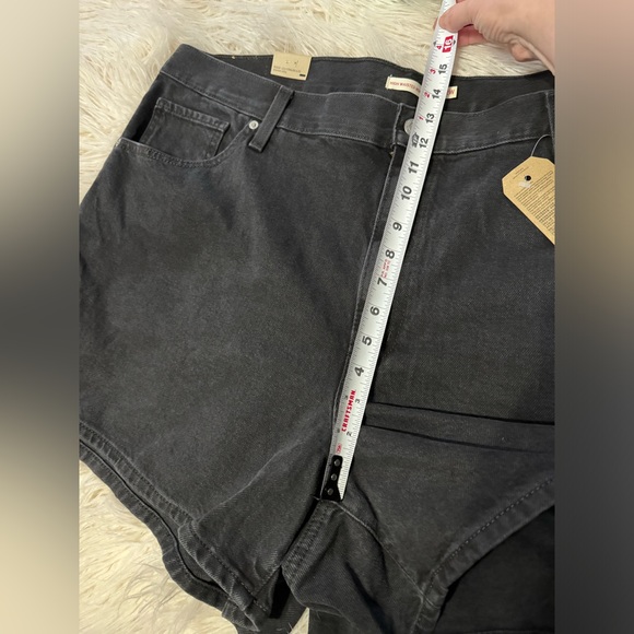 Levi’s HIGH WAISTED MOM WOMEN'S SHORTS (PLUS SIZE)
22W 26W wonderful black NWT - Picture 6 of 12
